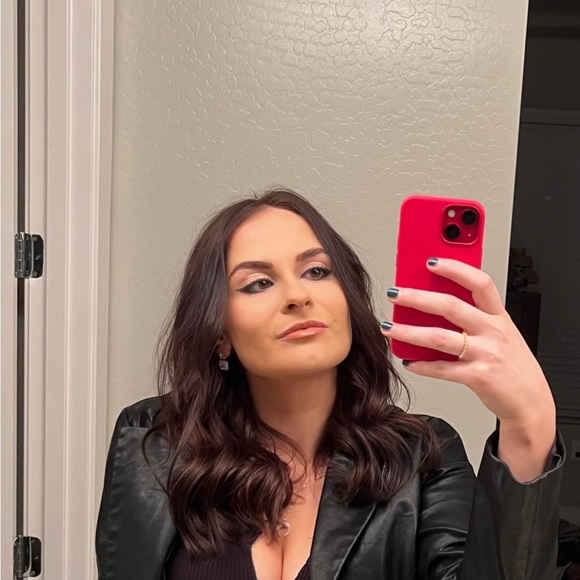 Meet your Posher, Cassidy - Picture 3 of 3